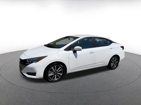 Used 2025 Nissan Versa SV image 8