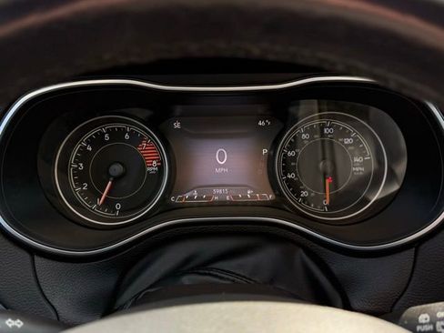 Used 2019 Jeep Cherokee Limited image 12