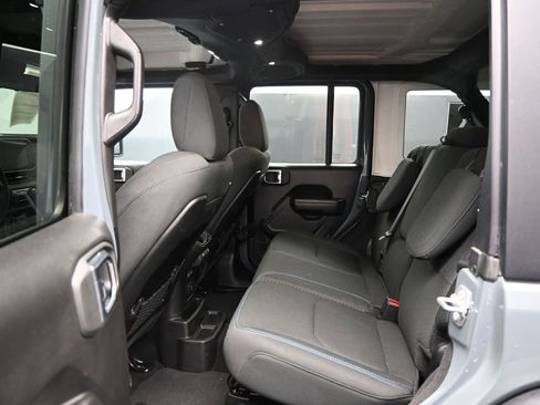 Used 2025 Jeep Wrangler Unlimited Rubicon 4xe w/ Convenience Group AWD/4WD image 26