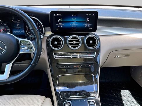 Used 2021 Mercedes-Benz GLC 300 image 7