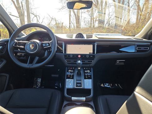 New 2026 Porsche Macan image 9