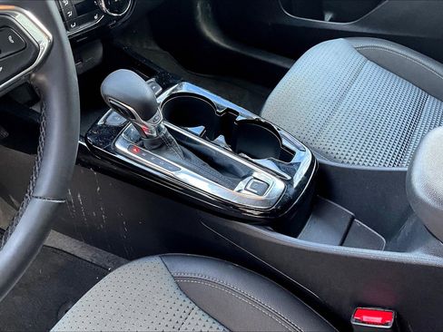 Used 2025 Chevrolet Trax LT w/ LT Convenience Package image 10