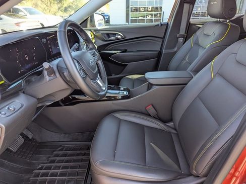 Used 2024 Chevrolet Trax ACTIV w/ Driver Confidence Package image 25