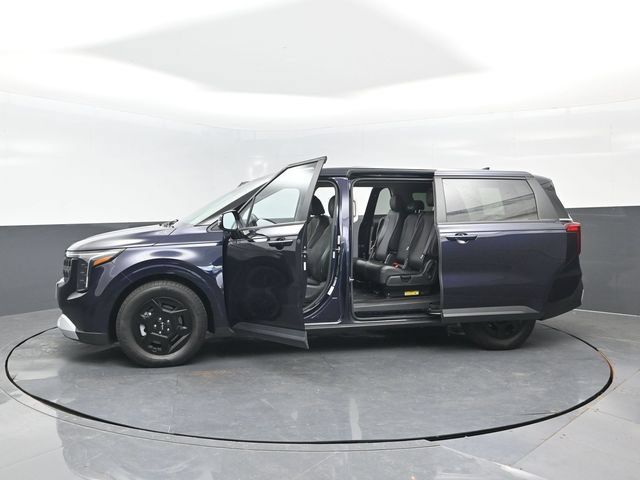 Used 2025 Kia Carnival FWD image 33