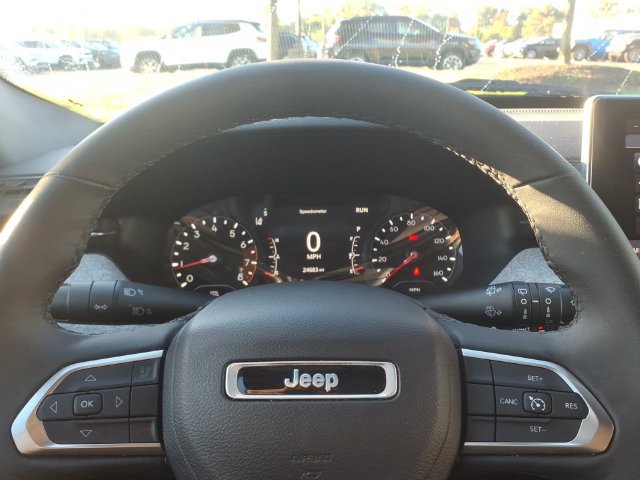 Used 2023 Jeep Compass Latitude AWD/4WD image 19