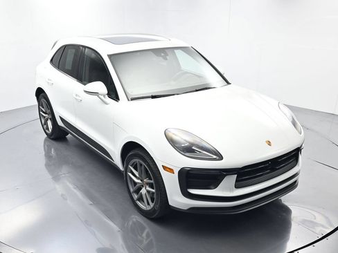 Certified 2025 Porsche Macan AWD/4WD image 44