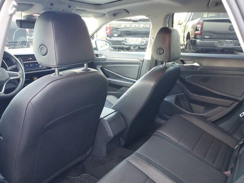 Used 2023 Volkswagen Jetta SE w/ Panoramic Sunroof Package image 17