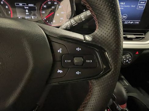 Used 2024 Chevrolet Trax RS FWD image 34