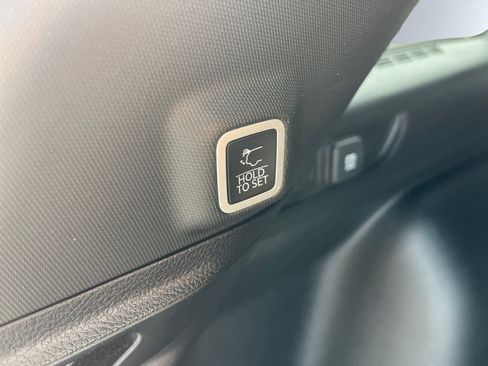 Used 2023 Jeep Grand Cherokee Altitude AWD/4WD image 12