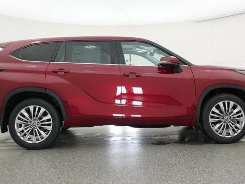 New 2026 Toyota Highlander Platinum AWD/4WD image 27