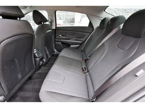 Certified 2025 Hyundai Elantra SE FWD image 14