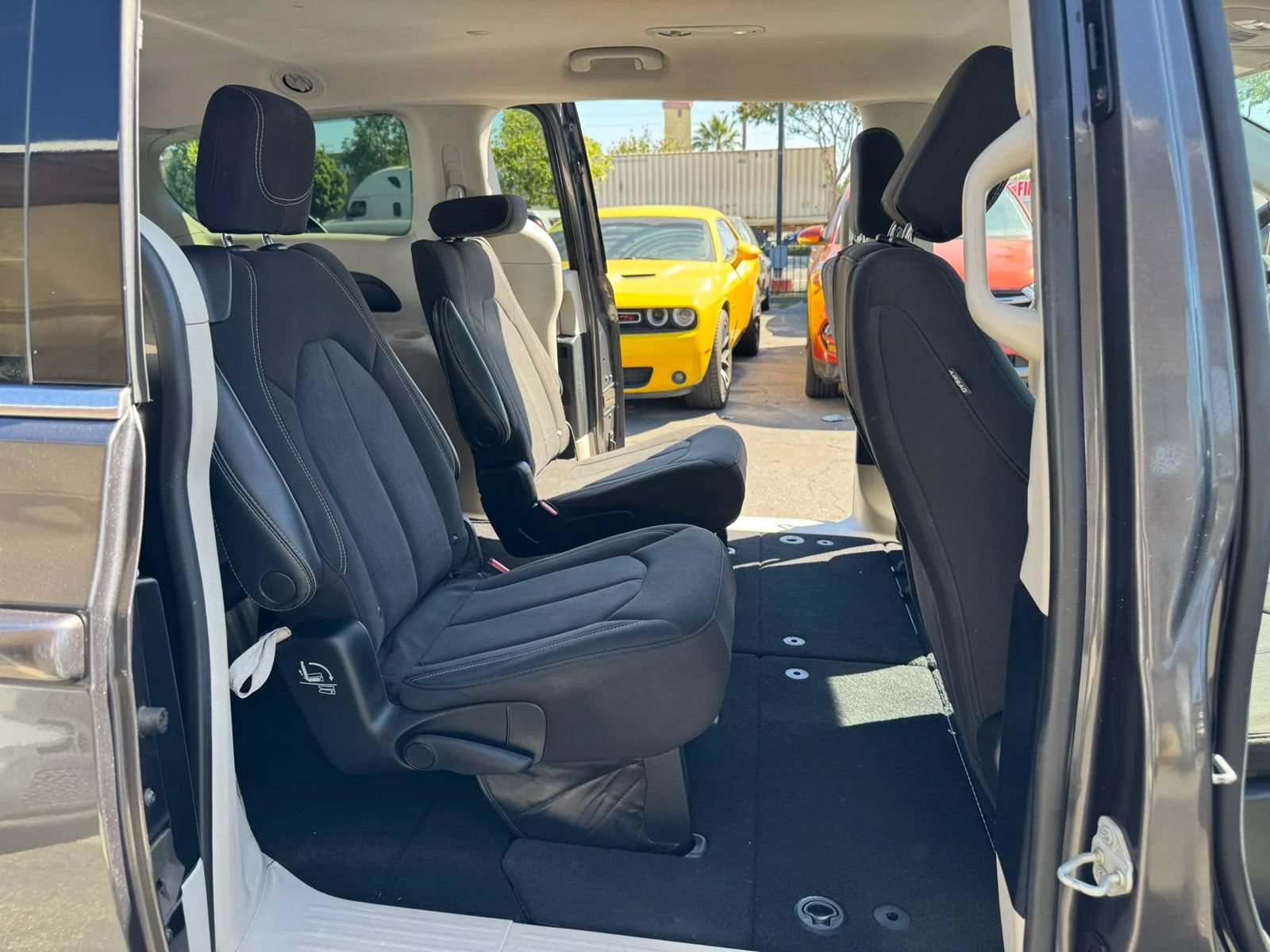 Used 2022 Chrysler Voyager LX FWD image 12