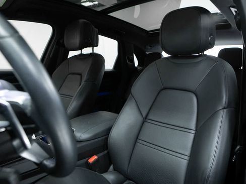 Certified 2023 Porsche Cayenne AWD/4WD image 5