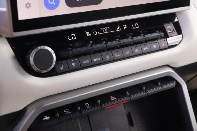 Used 2025 Toyota Sequoia Capstone AWD/4WD image 20