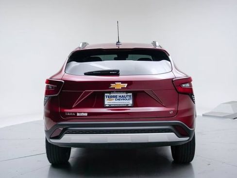 Used 2025 Chevrolet Trax LT FWD image 6