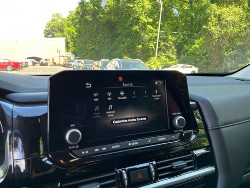 Used 2025 Nissan Pathfinder SV image 20