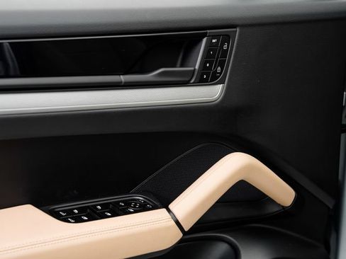 Certified 2026 Porsche Cayenne AWD/4WD image 8