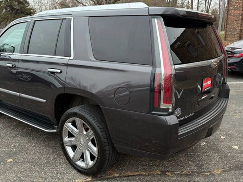 Used 2018 Cadillac Escalade Premium Luxury image 3