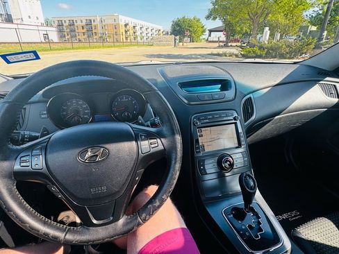 Used 2012 Hyundai Genesis 2.0T RWD image 12