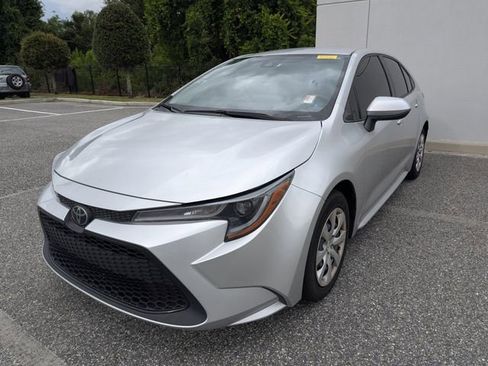 Used 2022 Toyota Corolla LE FWD image 2