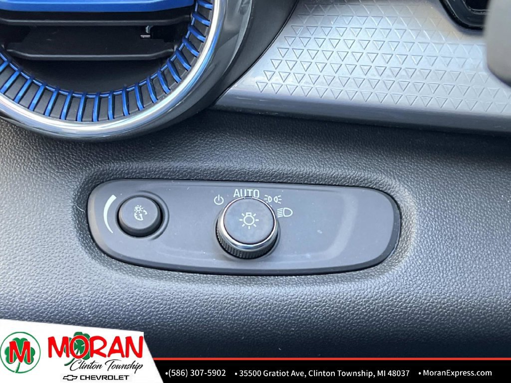 Certified 2025 Chevrolet Trax LT w/ Sunroof Package FWD image 28