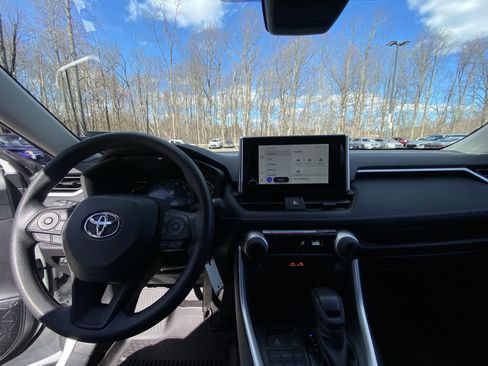 Certified 2025 Toyota RAV4 LE image 21