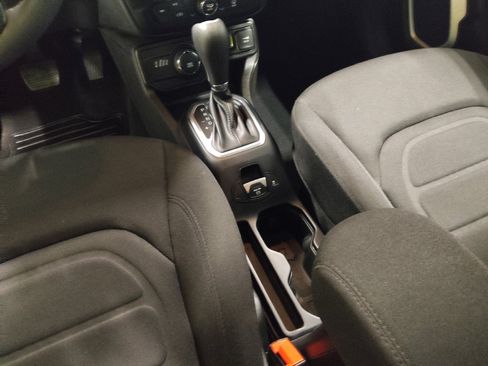 Used 2021 Jeep Renegade Latitude AWD/4WD image 26