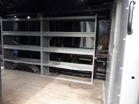 Used 2018 Ford Transit 250 148 Medium Roof RWD image 5