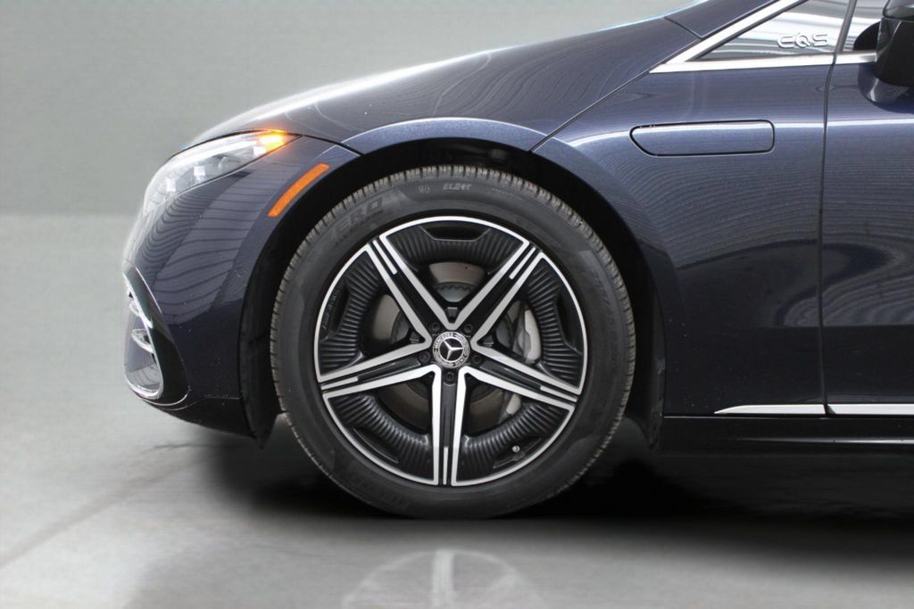 Used 2023 Mercedes-Benz EQS 580 4MATIC Sedan image 6