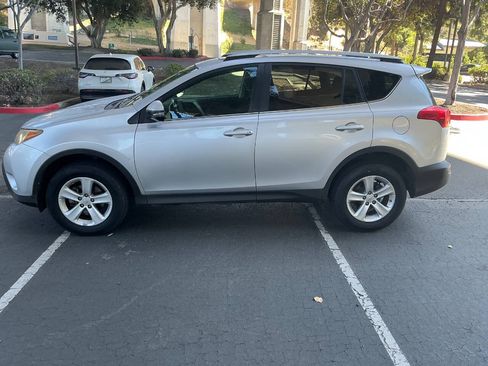 Used 2013 Toyota RAV4 XLE FWD image 3