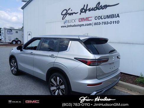 Used 2025 Mitsubishi Outlander SE FWD image 7