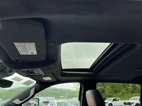 Used 2024 GMC Sierra 2500 Denali Ultimate image 9