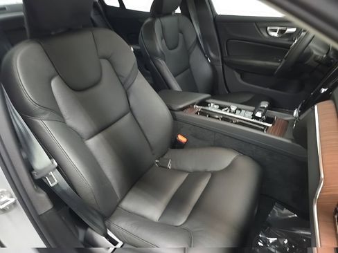 Used 2024 Volvo S60 B5 Plus image 15