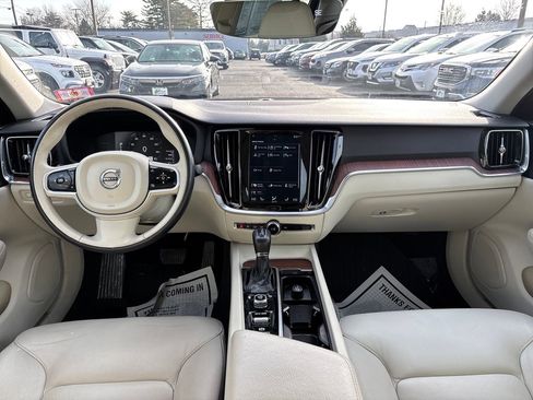 Used 2019 Volvo S60 T6 Momentum w/ Premium Package image 20