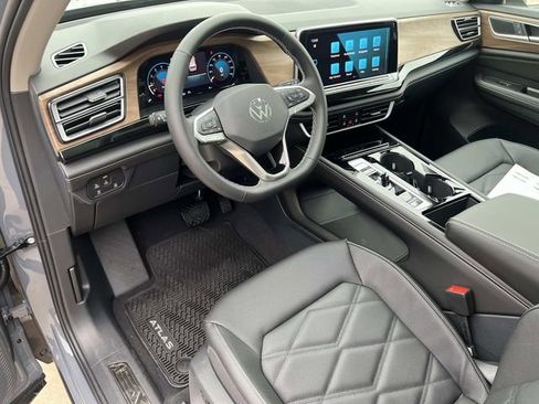New 2026 Volkswagen Atlas SE FWD image 12