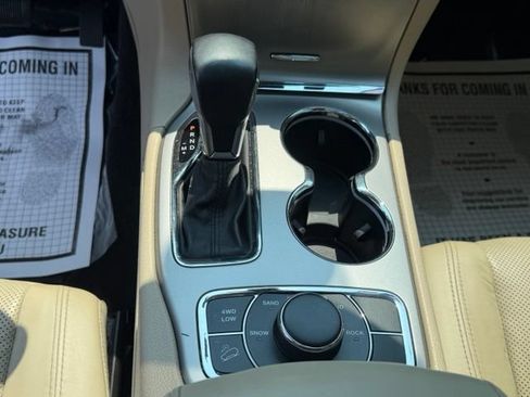 Used 2019 Jeep Grand Cherokee Limited w/ Luxury Group II AWD/4WD image 30