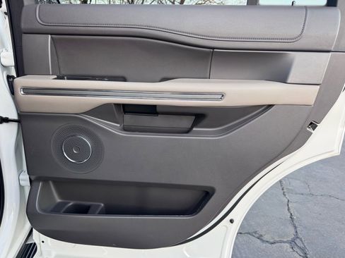 Used 2021 Ford Expedition XLT image 23