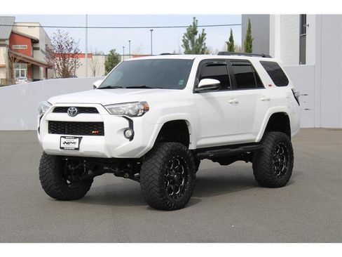 Used 2018 Toyota 4Runner SR5 image 1