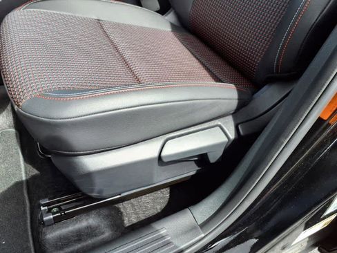 New 2025 Nissan Kicks SR image 12