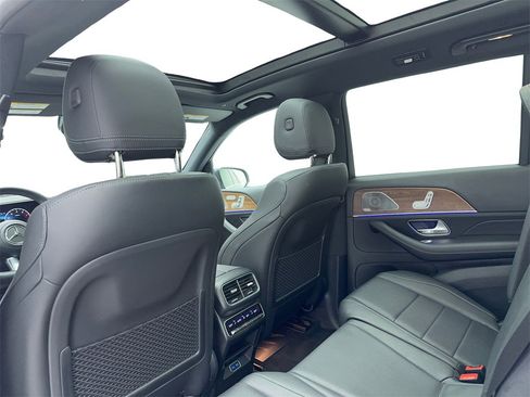 Used 2025 Mercedes-Benz GLS 450 4MATIC image 42