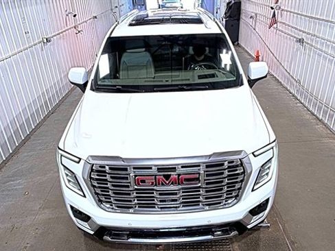 Used 2025 GMC Yukon XL Denali w/ Sun & Power Step Package AWD/4WD image 2