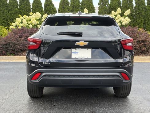 Used 2024 Chevrolet Trax LS FWD image 7