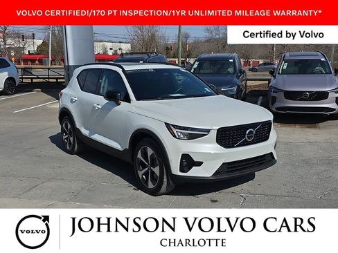 Certified 2025 Volvo XC40 B5 Plus image 1