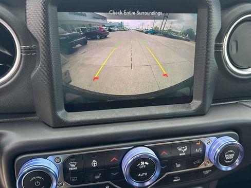 Used 2022 Jeep Wrangler Unlimited Sahara w/ Cold Weather Group image 16