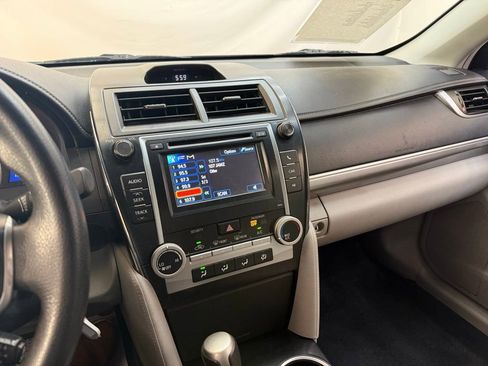 Used 2013 Toyota Camry LE FWD image 12