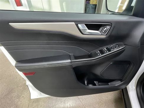 Used 2022 Ford Escape SEL image 9