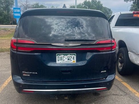 Used 2024 Chrysler Pacifica Touring-L AWD/4WD image 5