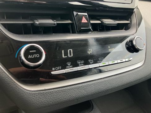 Used 2020 Toyota Corolla LE FWD image 22