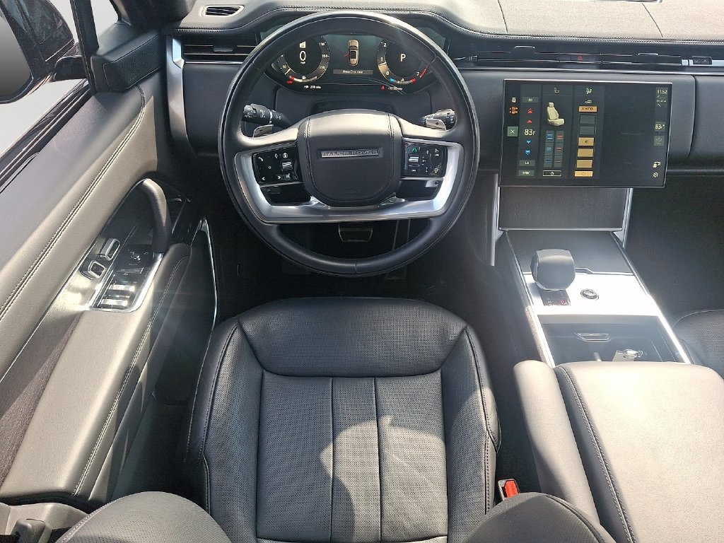 Used 2025 Land Rover Range Rover SE AWD/4WD image 12