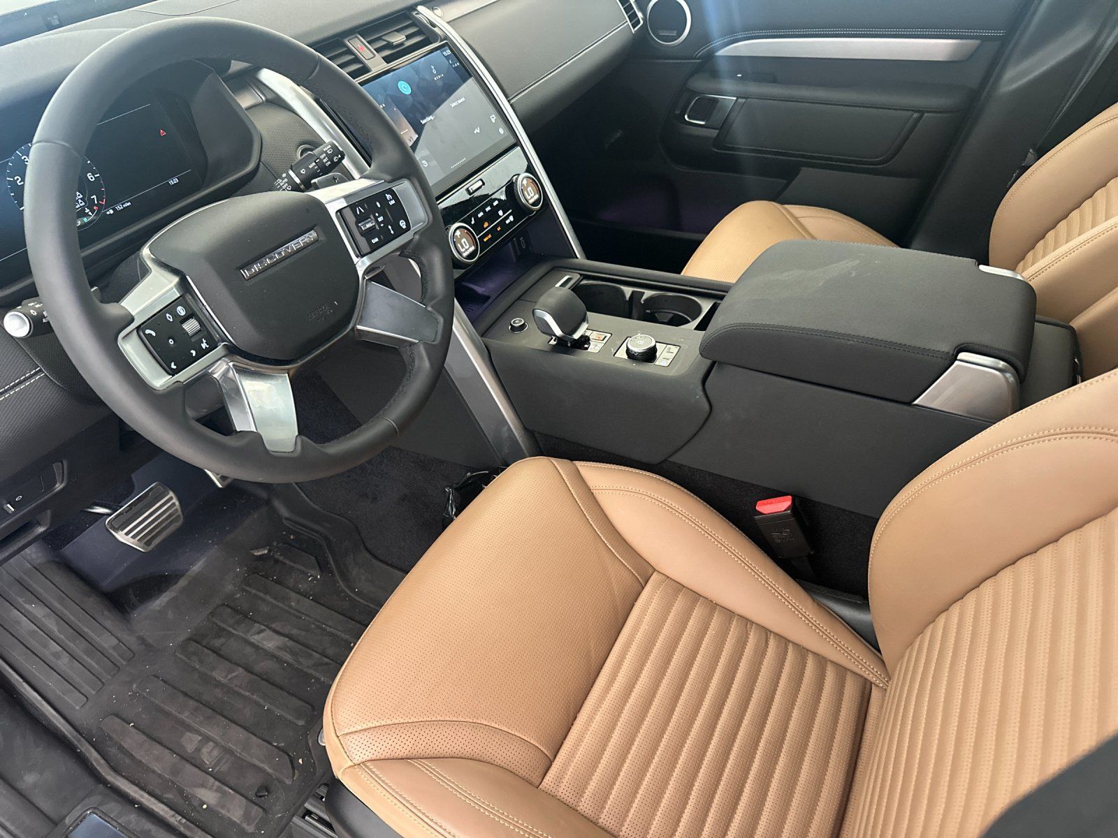 Used 2026 Land Rover Discovery Limited Edition AWD/4WD image 10